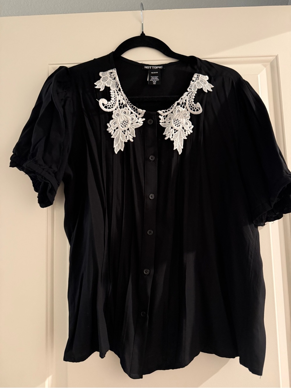 Hot Topic Black Button-Up Blouse with White Lace Collar
